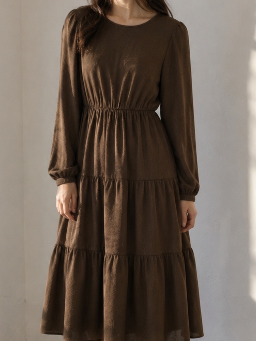 Women's Long Sleeve Tiered Midi Dress - Brown